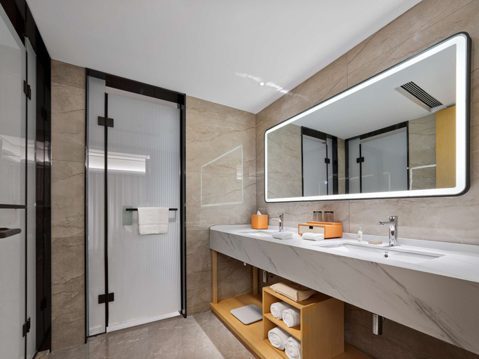 Bathroom 5, Hilton Garden Inn Anshan Haicheng, Anshan
