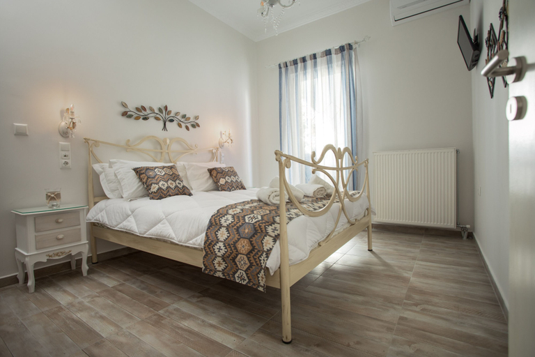 Bedroom 3, Relax Studios, South Aegean