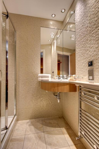 Bathroom 4, Ingliston Country Club Hotel, Renfrewshire
