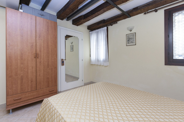Bedroom 2, Casa del Melograno, Venezia