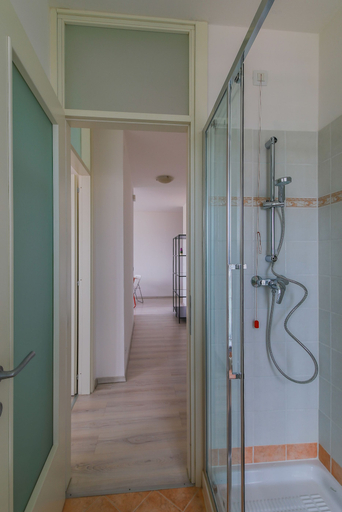 Bathroom 4, Forni, Udine