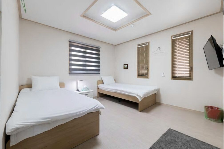 Bedroom 2, Hub Guest House, Jung