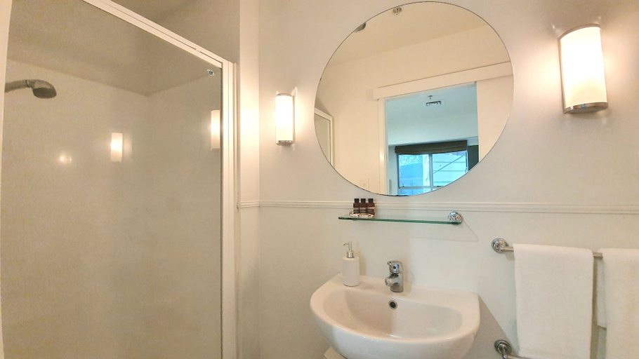 Bathroom 4, City Living - Wifi- Netflix - Laundry, Waitakere