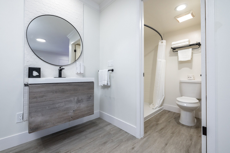 Bathroom 4, Wafer 450 Hotel, Santa Clara