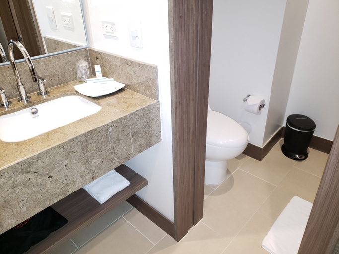 Bathroom 4, Hampton by Hilton Valledupar, Valledupar