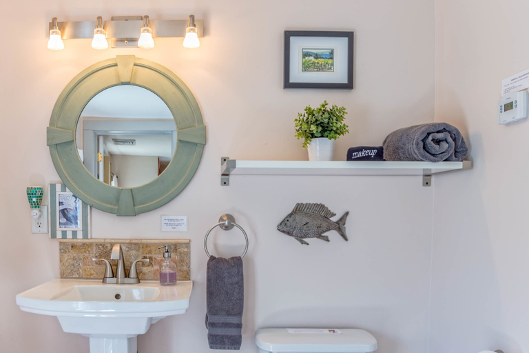 Bathroom 4, Moonshadow Bed and Breakfast, Steuben