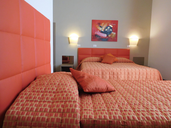 Bedroom 3, Moonlight Hotel & Suites, Catania