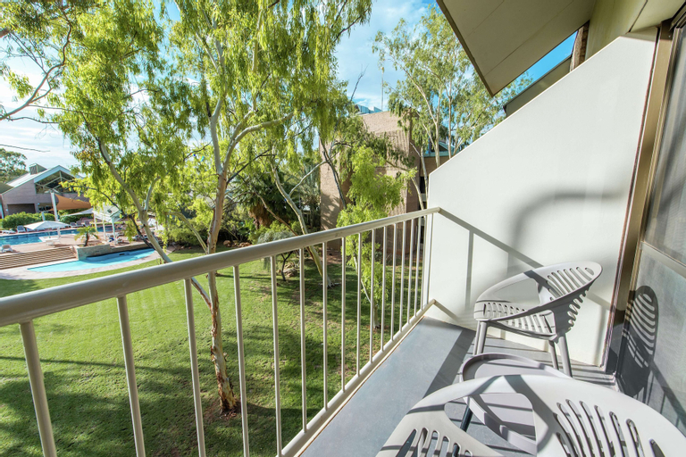 Exterior & Views 14