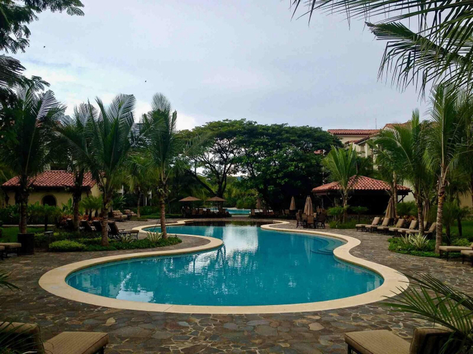 Sport & Beauty 4, Colorful Poolside Condo w/ Garden-View Patio & Resort-Style Amenities, Carrillo