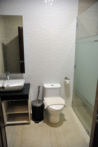 Bathroom 4, Vigan Plaza Hotel, Vigan City
