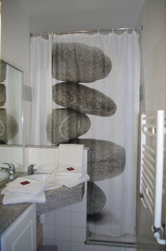 Bathroom, Village Thalassa - Gîte en rez-de-jardin, Hérault