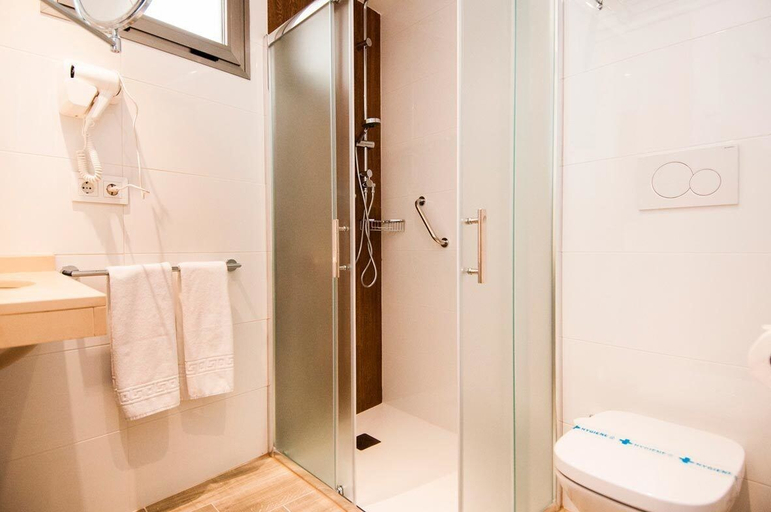 Bathroom 4, Hotel Censal, Alicante