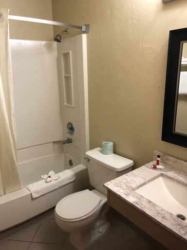 Bathroom 4, Super 8 by Wyndham Kennewick, Benton