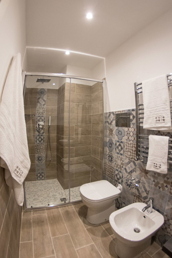 Bathroom 5, Bagnasco 18, Palermo
