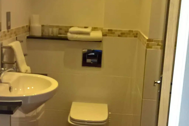 Bathroom 4, Highlander Hotel, Highland