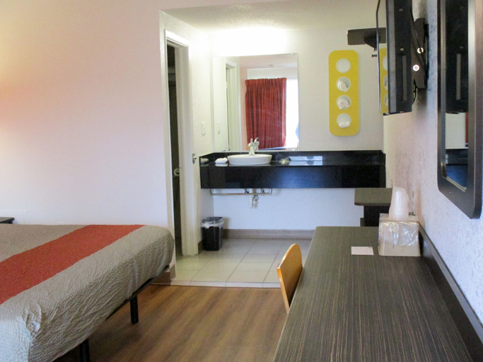Bedroom 4, Motel 6 Schenectady, NY, Albany