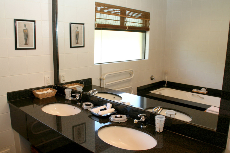 Bathroom 3, Sani Valley Nature Lodges, Sisonke