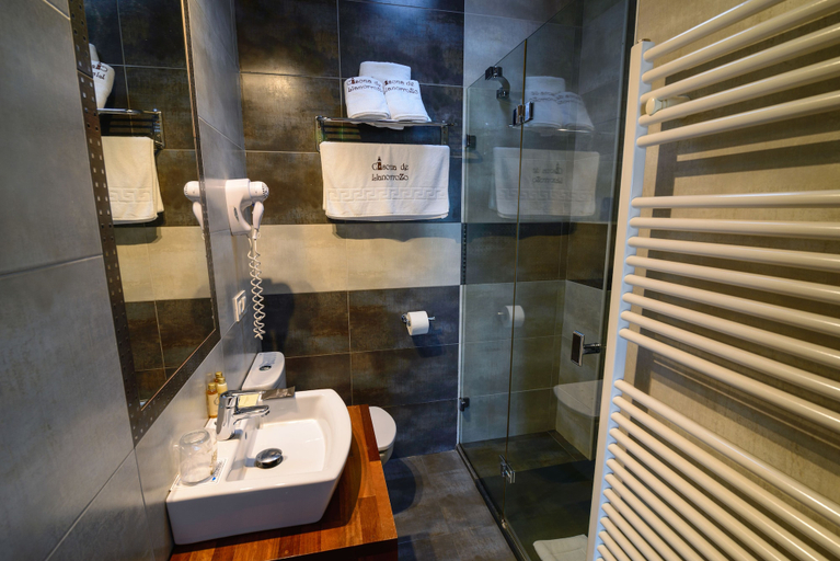 Bathroom 4, Casona de Llanorrozo, Asturias
