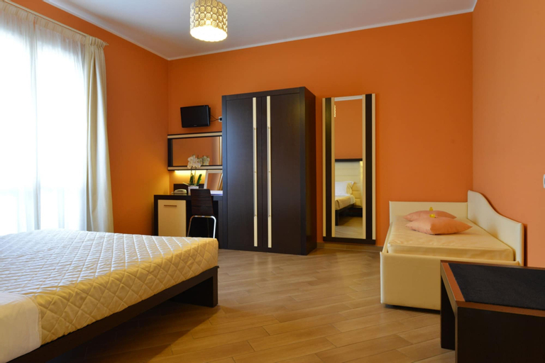 Bedroom 2, Hotel Rosignano, Livorno