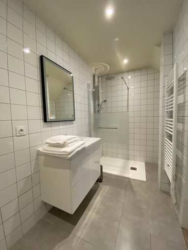 Bathroom 3, Mayrena Hotel, Seine-Maritime