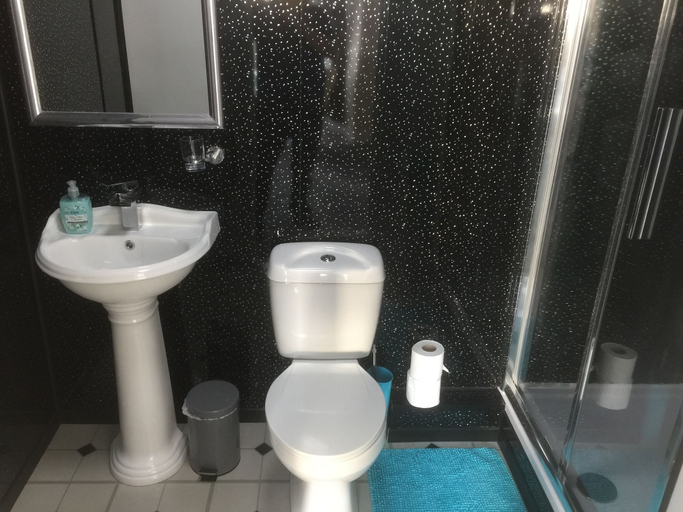 Bathroom 4, Seascape Guest House, Gwynedd