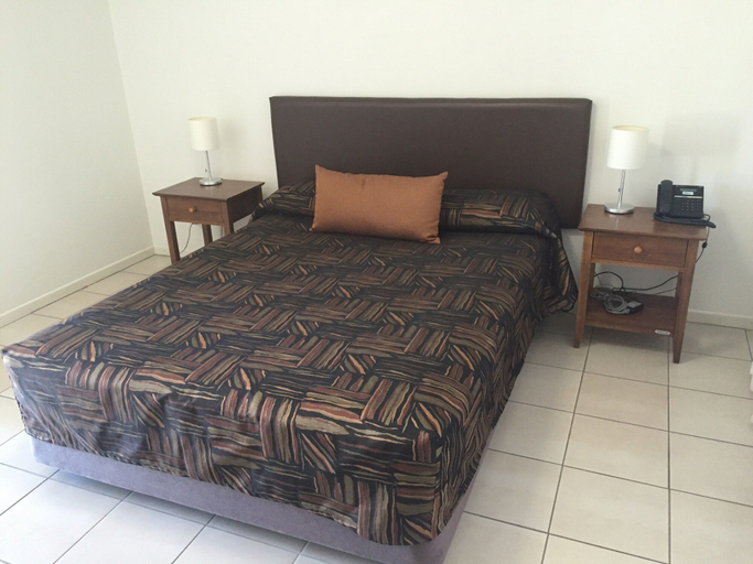 Bedroom 5, Swag Motel, Broadsound