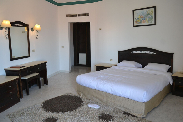 Bedroom 2, Roma Host Way Hotel & Aqua Park, Al-Ghurdaqah
