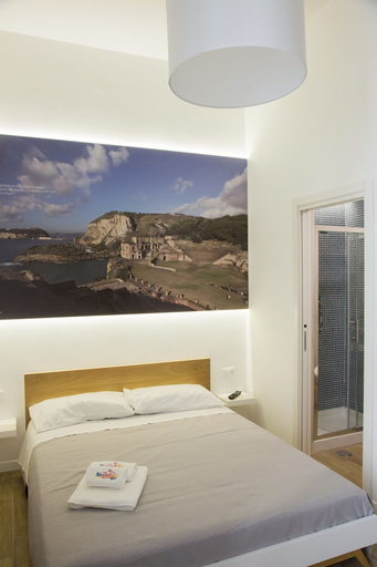 Bedroom 4, Napolinn B&B, Napoli