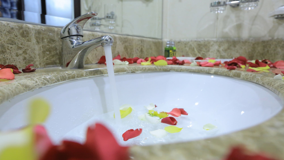 Bathroom 5, Saro Maria Hotel, Addis Abeba