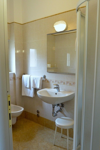 Bedroom 4, Hotel del golfo, La Spezia