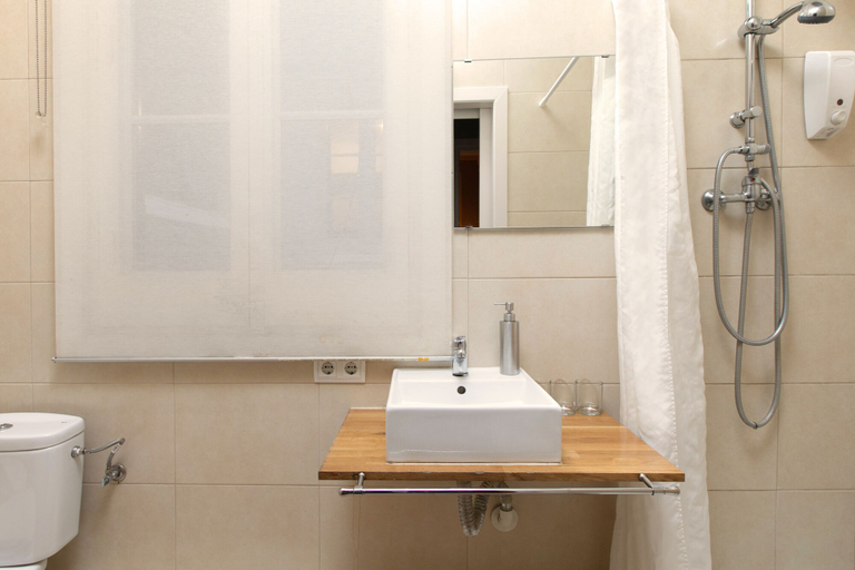 Bathroom 3, Jardinets Guest House, Barcelona
