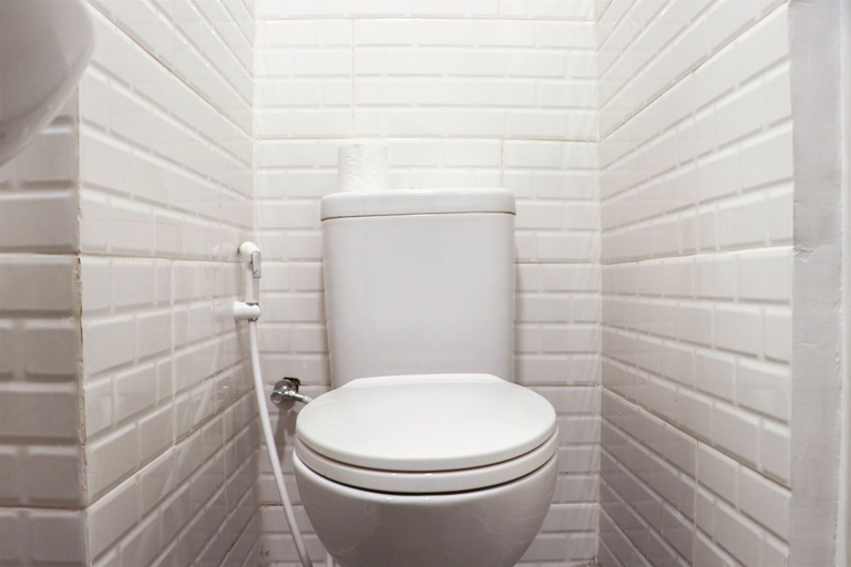 Bathroom 5, Studio (No Kitchen) with Sea View Tokyo Riverside PIK 2 Apartment By Travelio, Tangerang