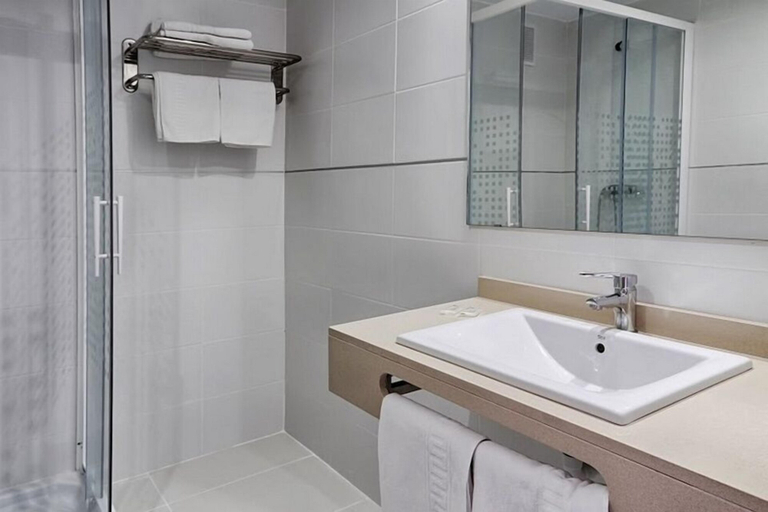 Bathroom 5, Apartamentos Sol y Vera, Baleares