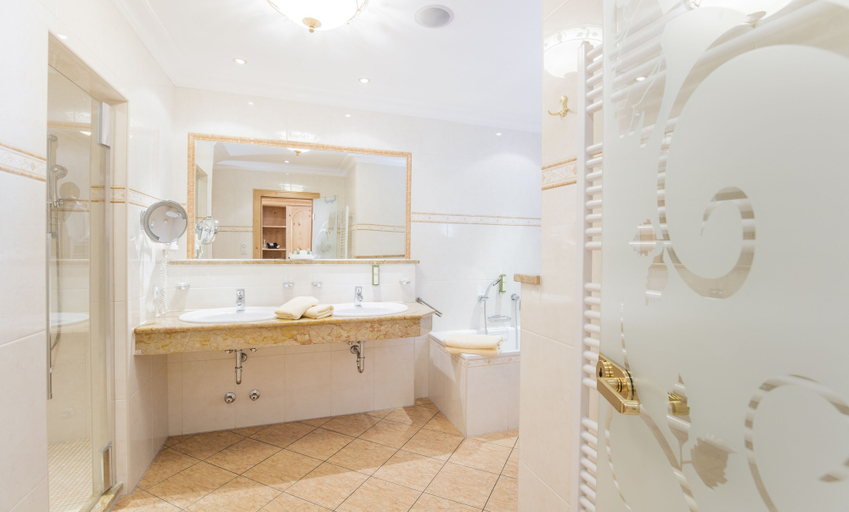 Bathroom 5, Der Lärchenhof, Kitzbühel