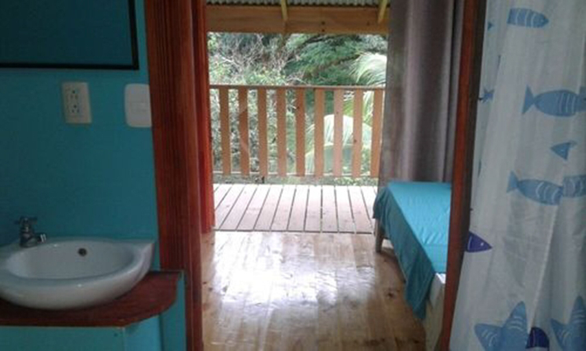 Bathroom 3, Drake Lapas, Osa