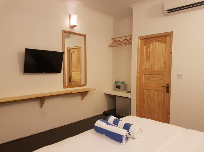 Bedroom 2, Thoddoo Beach Holiday Inn