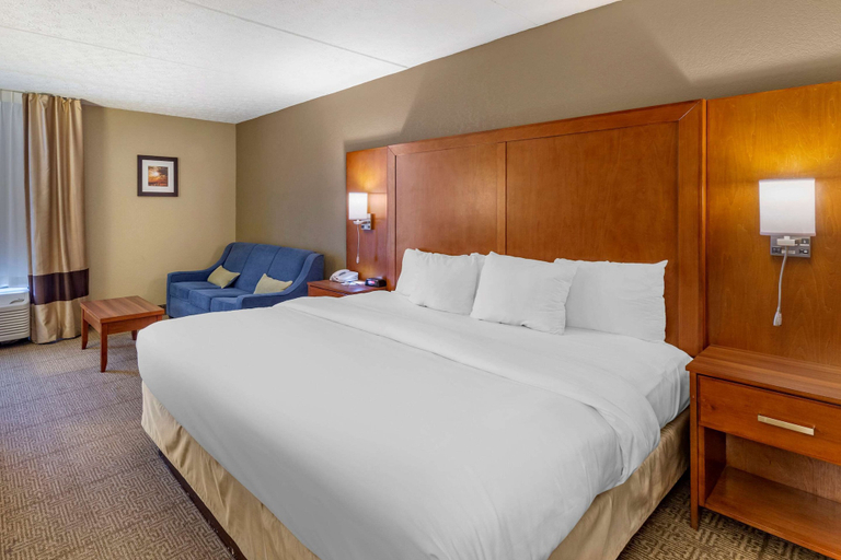 Bedroom 3, Comfort Inn Alliance, Stark