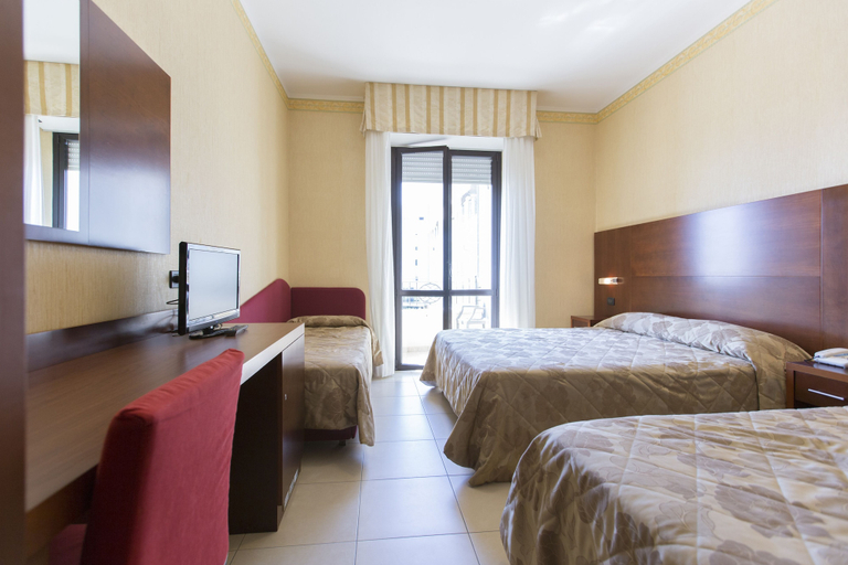 Bedroom 3, Hotel Metropole, Rimini