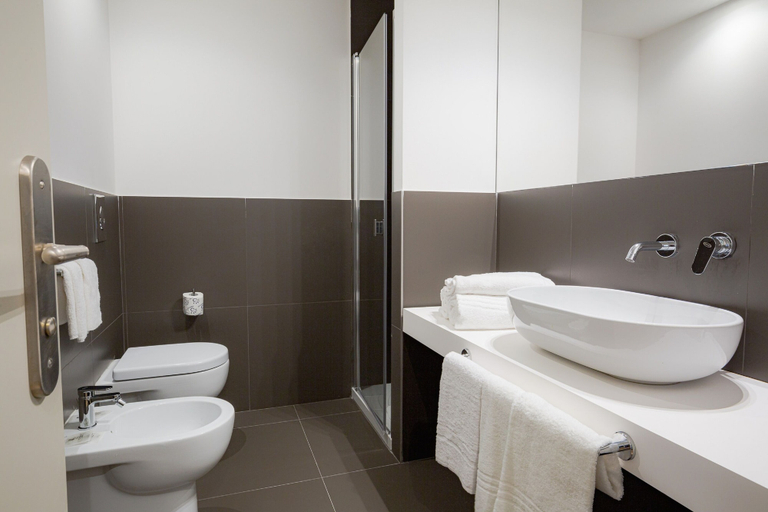 Bathroom 4, Hotel Politeama, Palermo