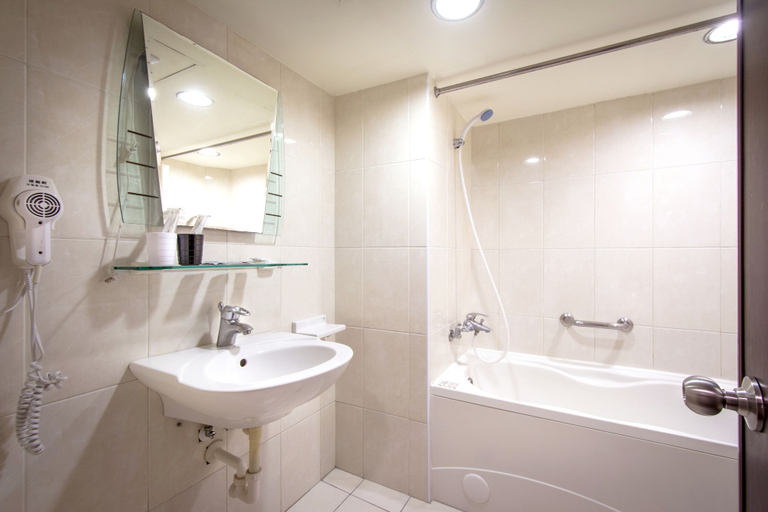 Bathroom 5, New World Hotel, Taipei City