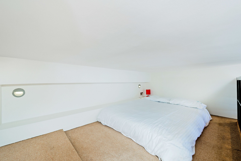 Bedroom, 24 43 Stunning Studio in Notting Hill, London