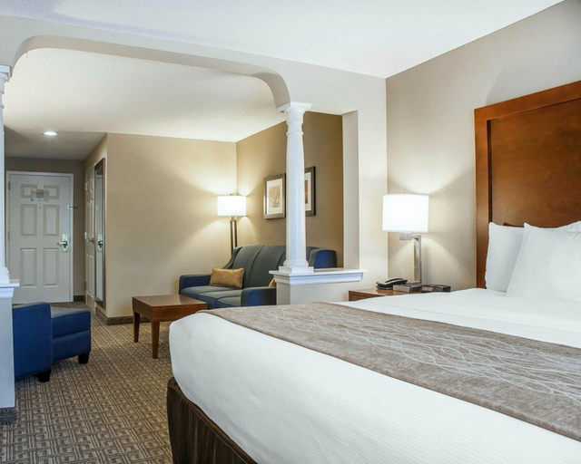 Bedroom 4, Comfort Inn & Suites Sturbridge - Brimfield, Worcester