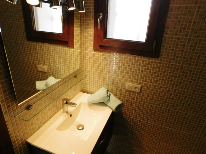 Bathroom 4, Apartamento Poblat Tipic 1 - A192, Girona