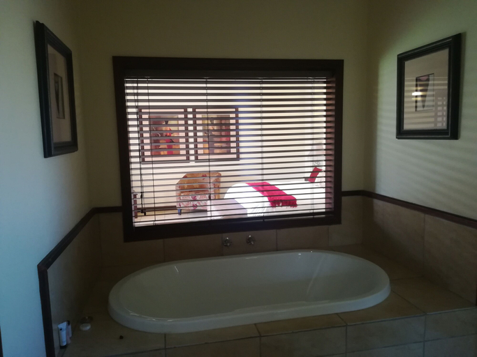 Bathroom 3, The Moon and Sixpence Garden Guest House, West Rand