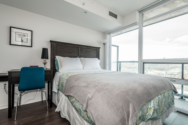 Bedroom 2, Life Suites Soho 2 Bed - 2 Bath CN Tower View, Toronto