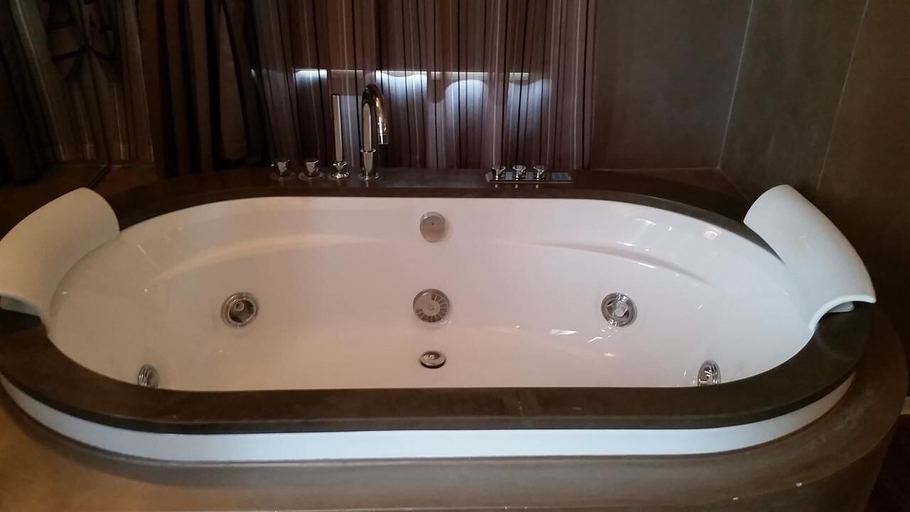 Bathroom 4, Hotel Morgana, Brescia