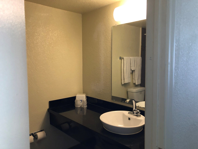 Bathroom 5, Days Inn by Wyndham Brawley, Imperial