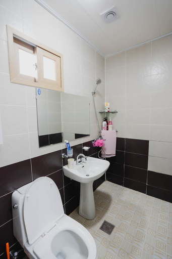 Bathroom 3, Panda Guesthouse - Hostel, Buk