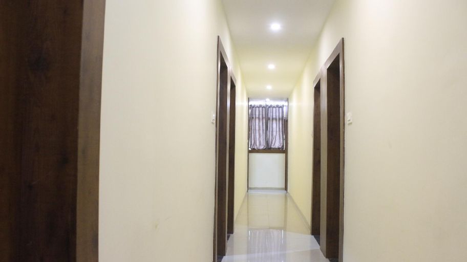 Public Area, Hotel Kings Inn, Raipur