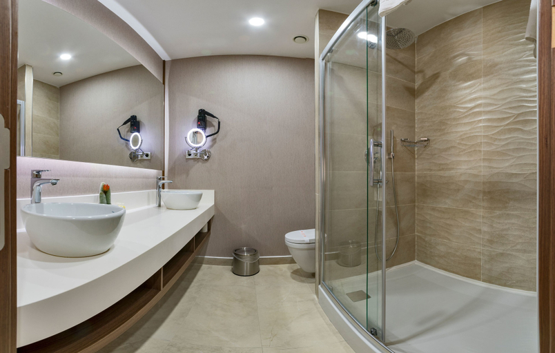 Bathroom 5, Land Park Hotel, Avcılar